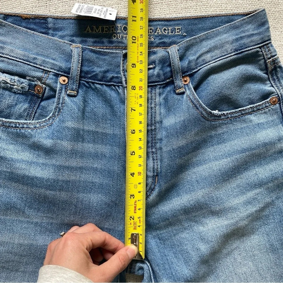 NWT AMERICAN Eagle Light Wash Girlfriend High Rise 100% Cotton Jeans  Size 0 Reg - Picture 10 of 13